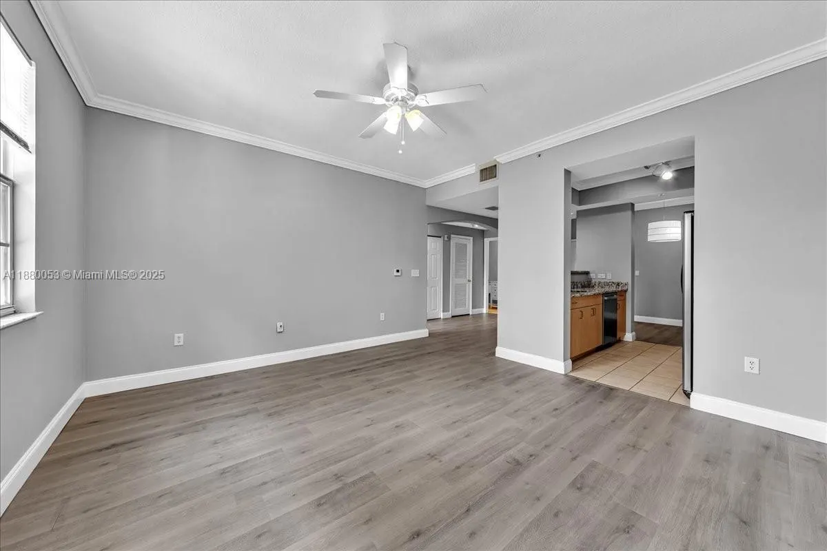 533 NE 3rd Ave, #304