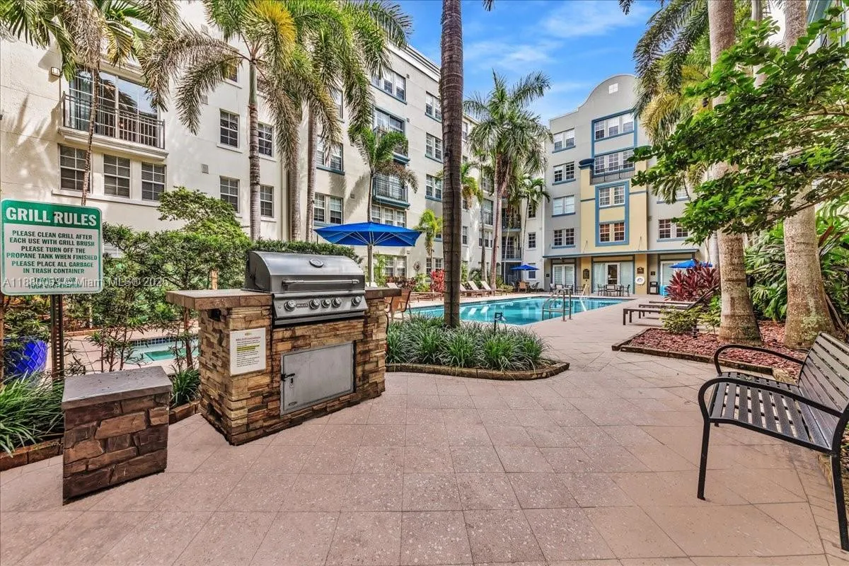 533 NE 3rd Ave, #304