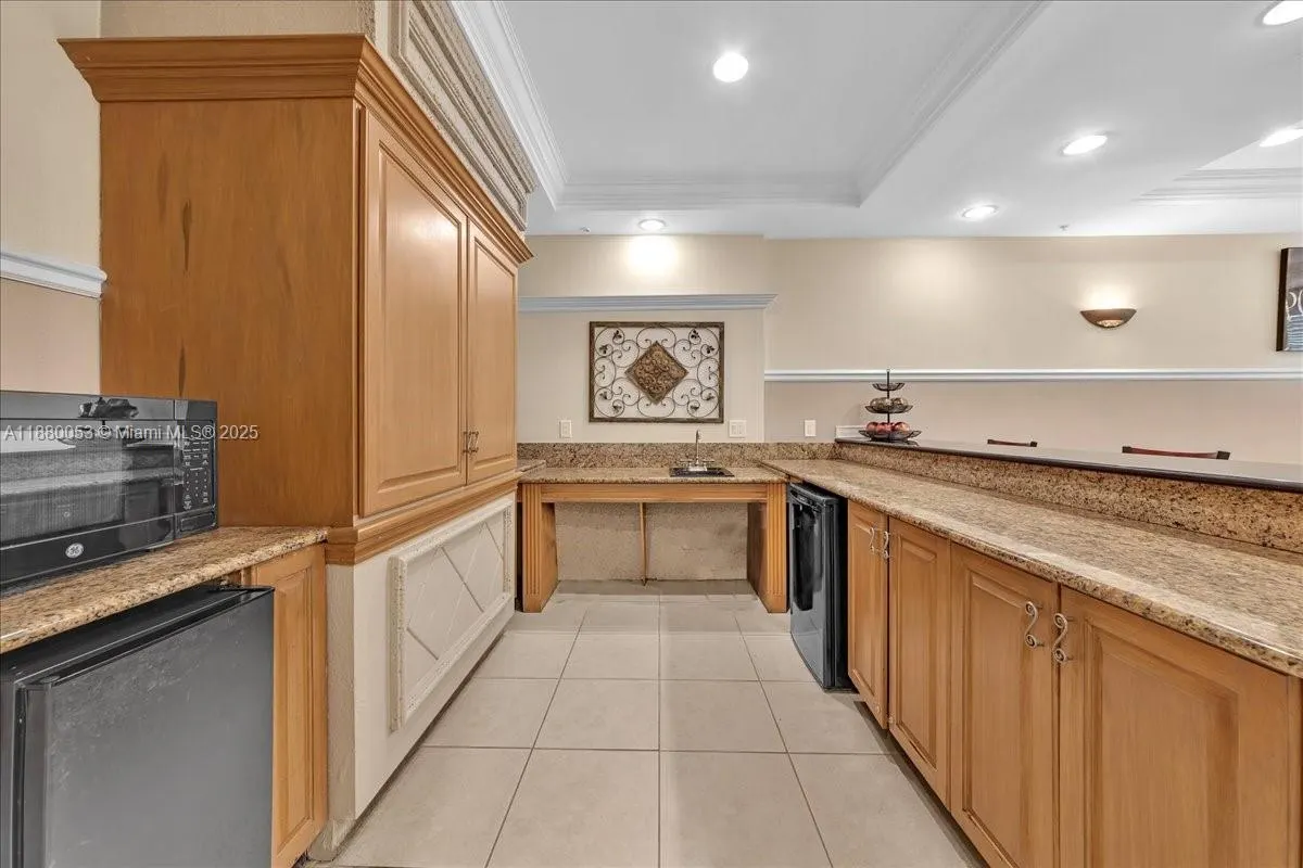533 NE 3rd Ave, #304