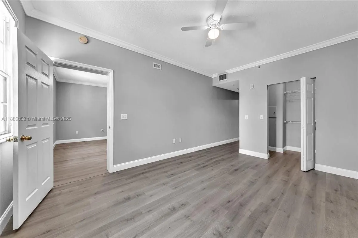 533 NE 3rd Ave, #304