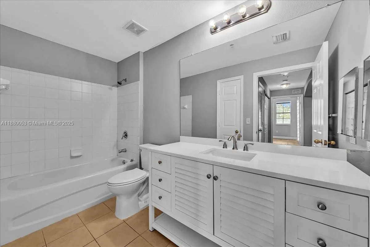 533 NE 3rd Ave, #304