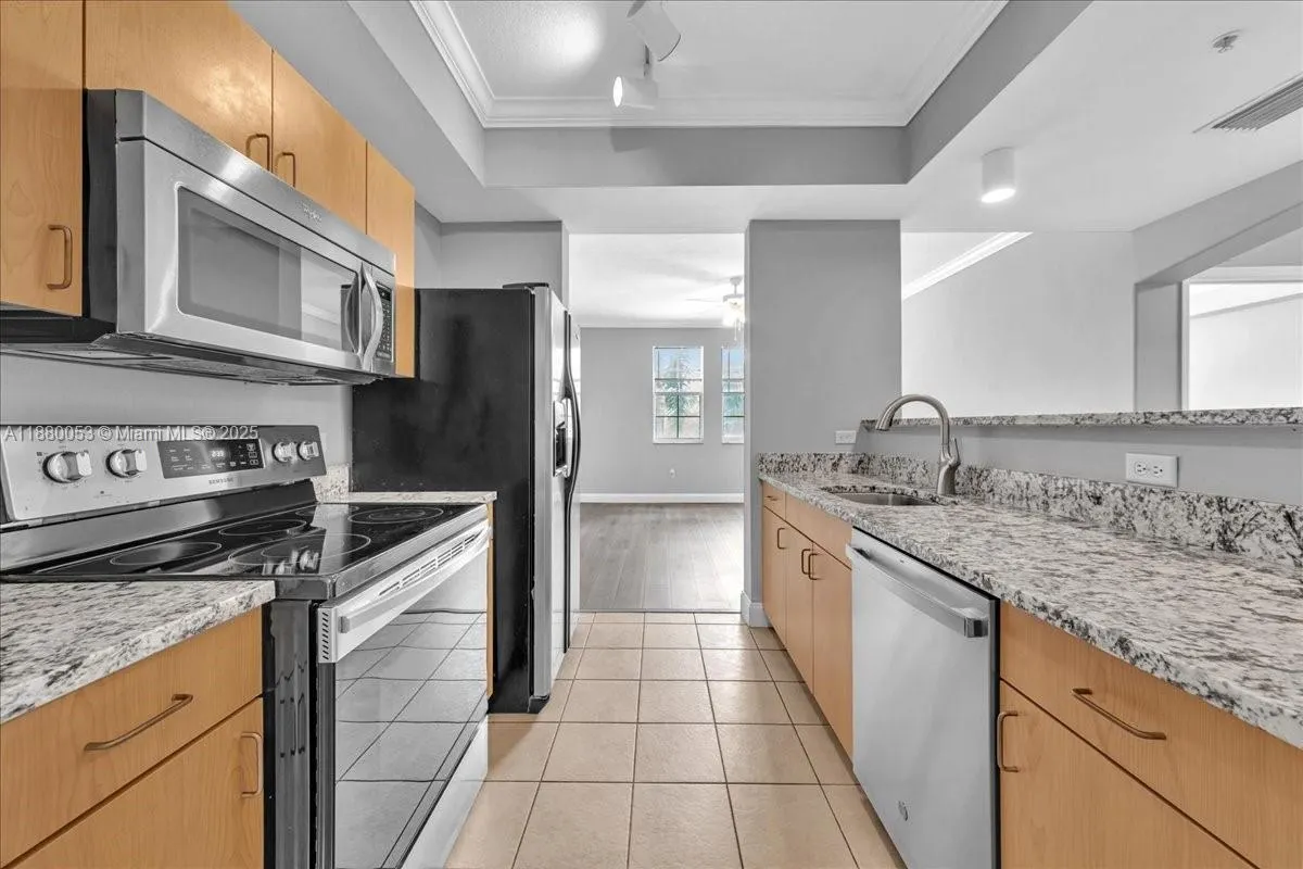 533 NE 3rd Ave, #304