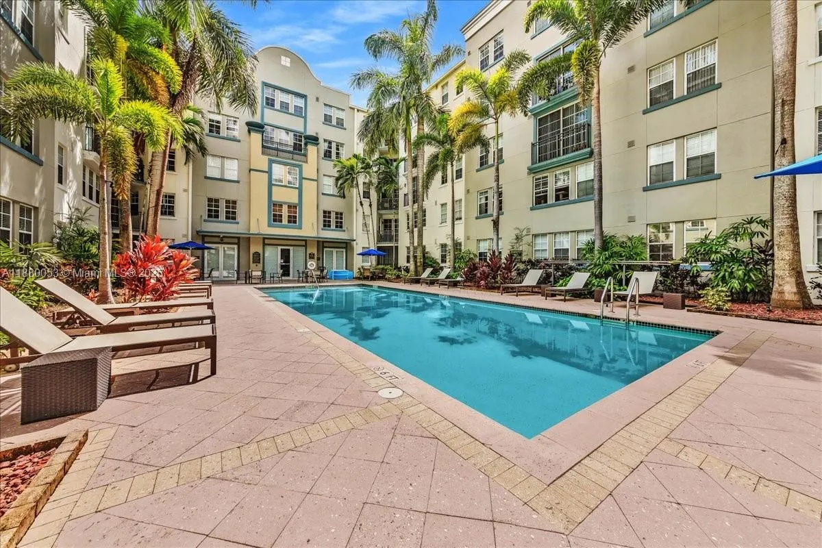 533 NE 3rd Ave, #304