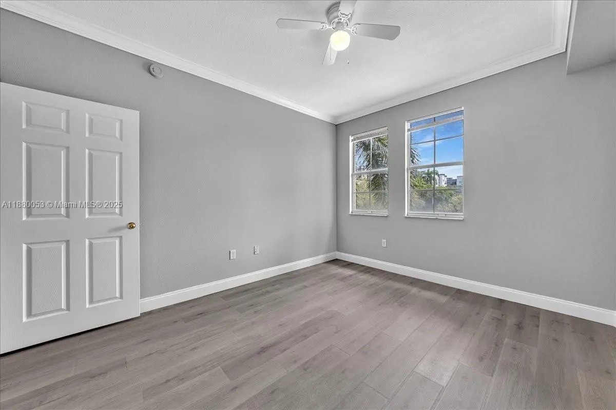 533 NE 3rd Ave, #304