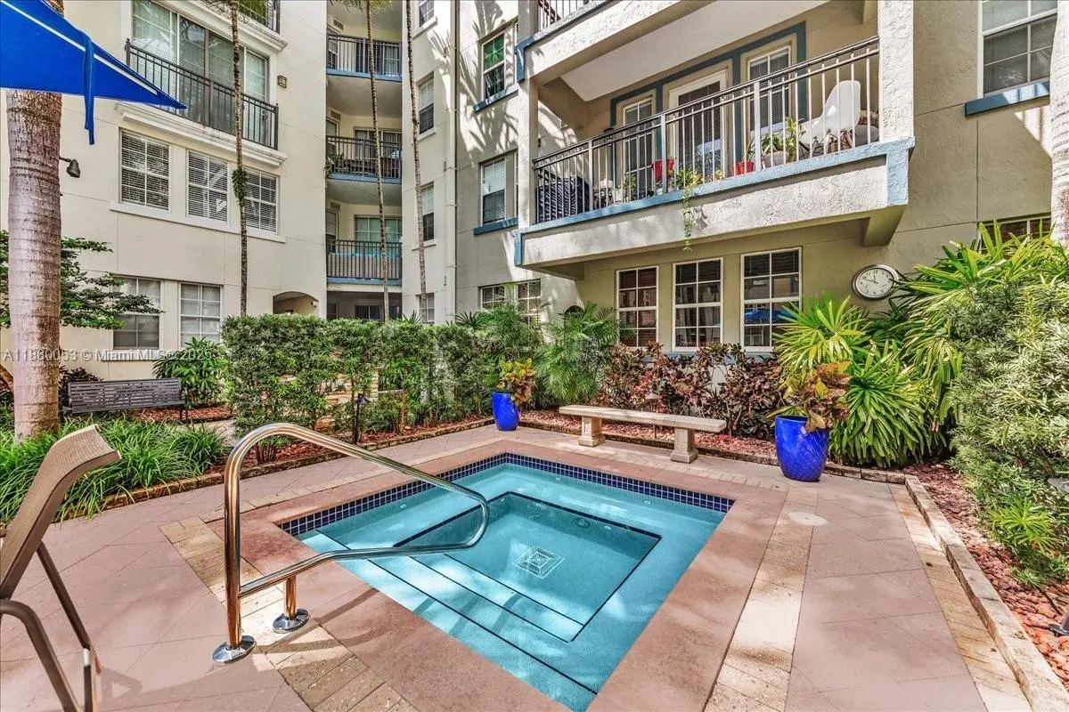 533 NE 3rd Ave, #304