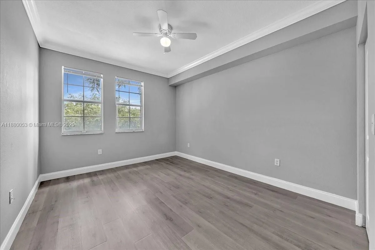 533 NE 3rd Ave, #304