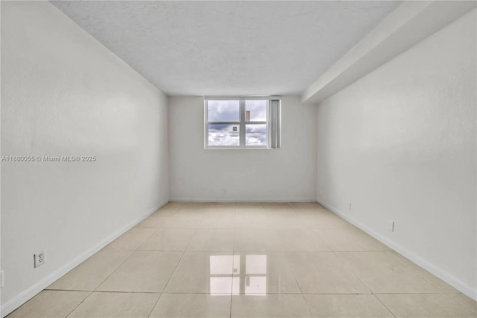 3000 S Ocean Dr, #1208