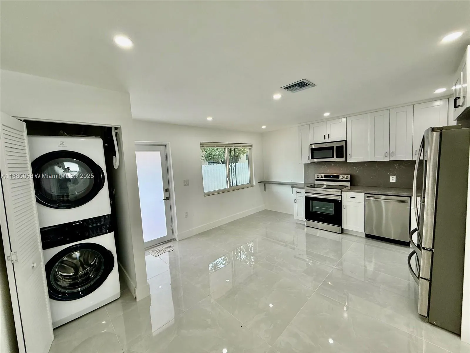 2885 NW 56th St