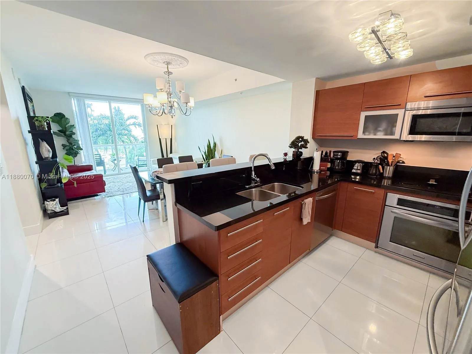 253 NE 2nd St, #903
