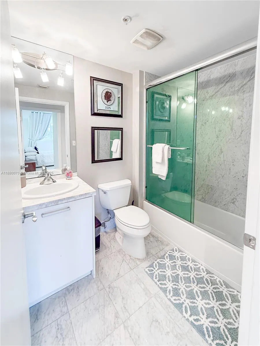 253 NE 2nd St, #903