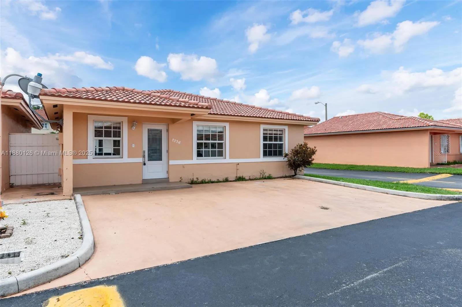 2236 W 74th Pl, #9C