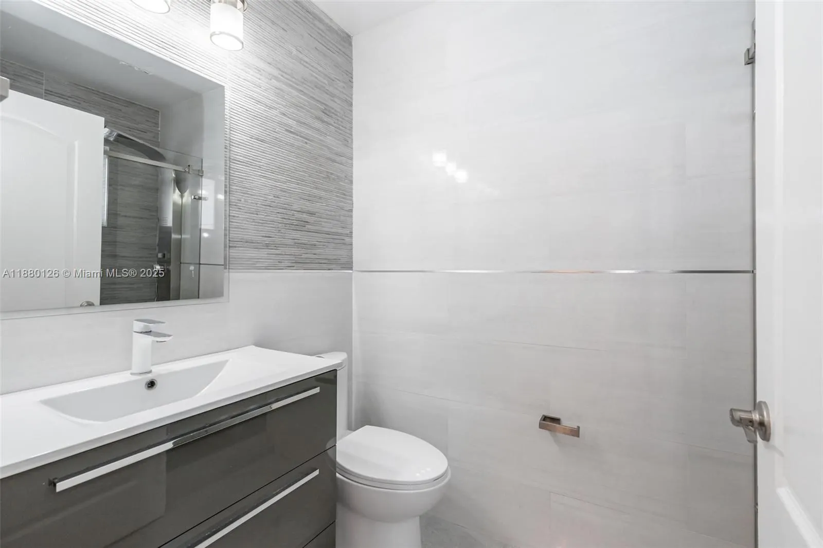 2236 W 74th Pl, #9C