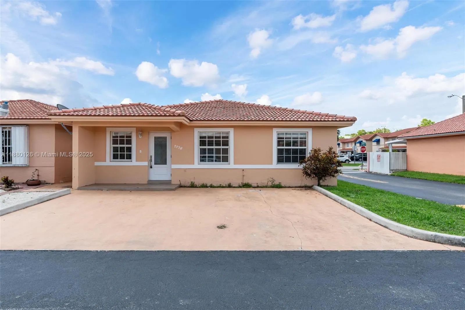 2236 W 74th Pl, #9C