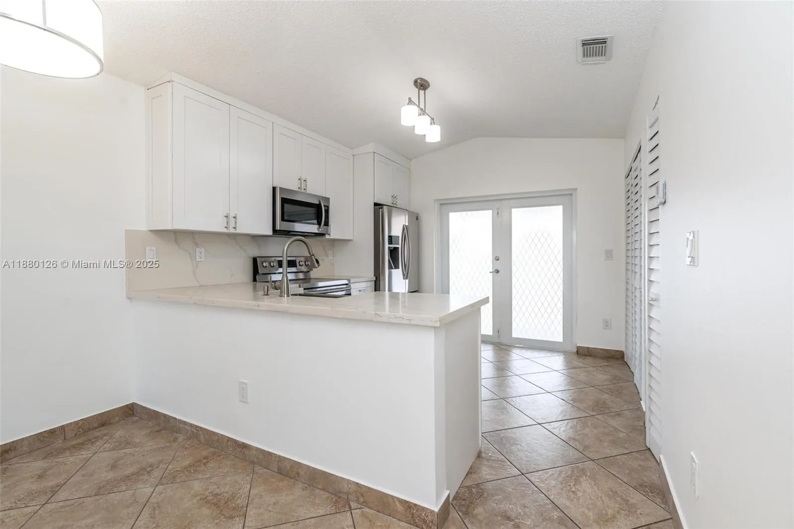 2236 W 74th Pl, #9C