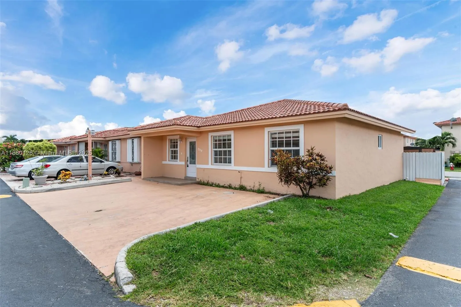 2236 W 74th Pl, #9C