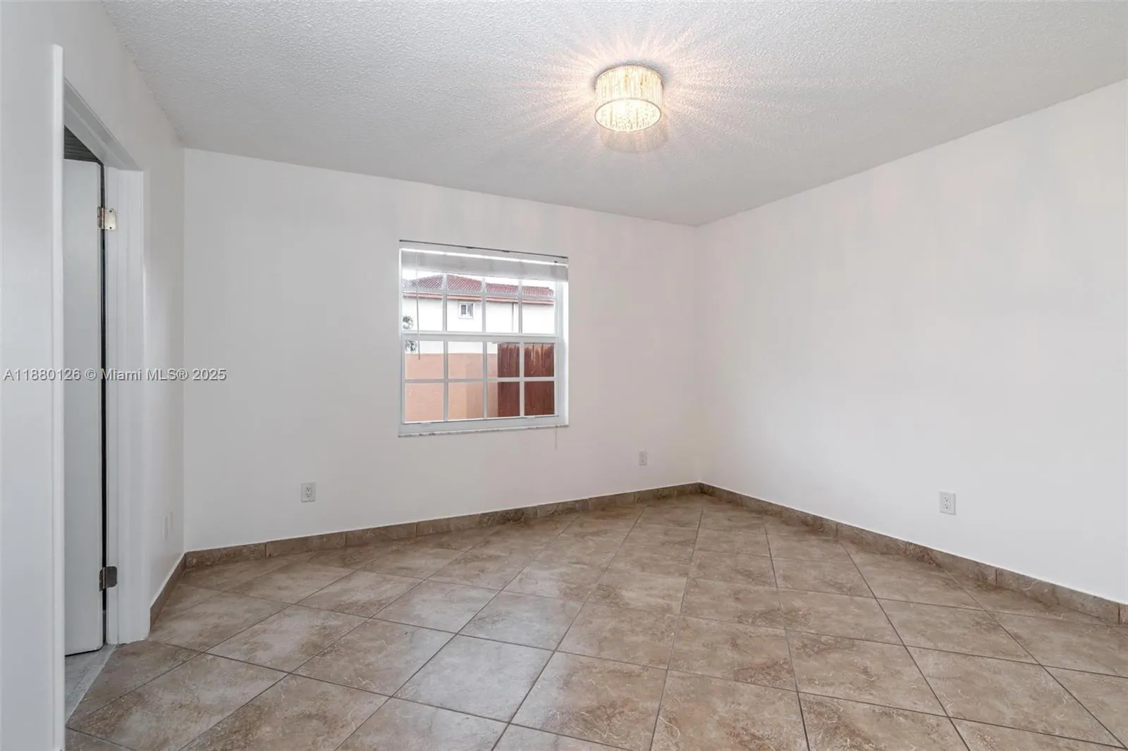 2236 W 74th Pl, #9C