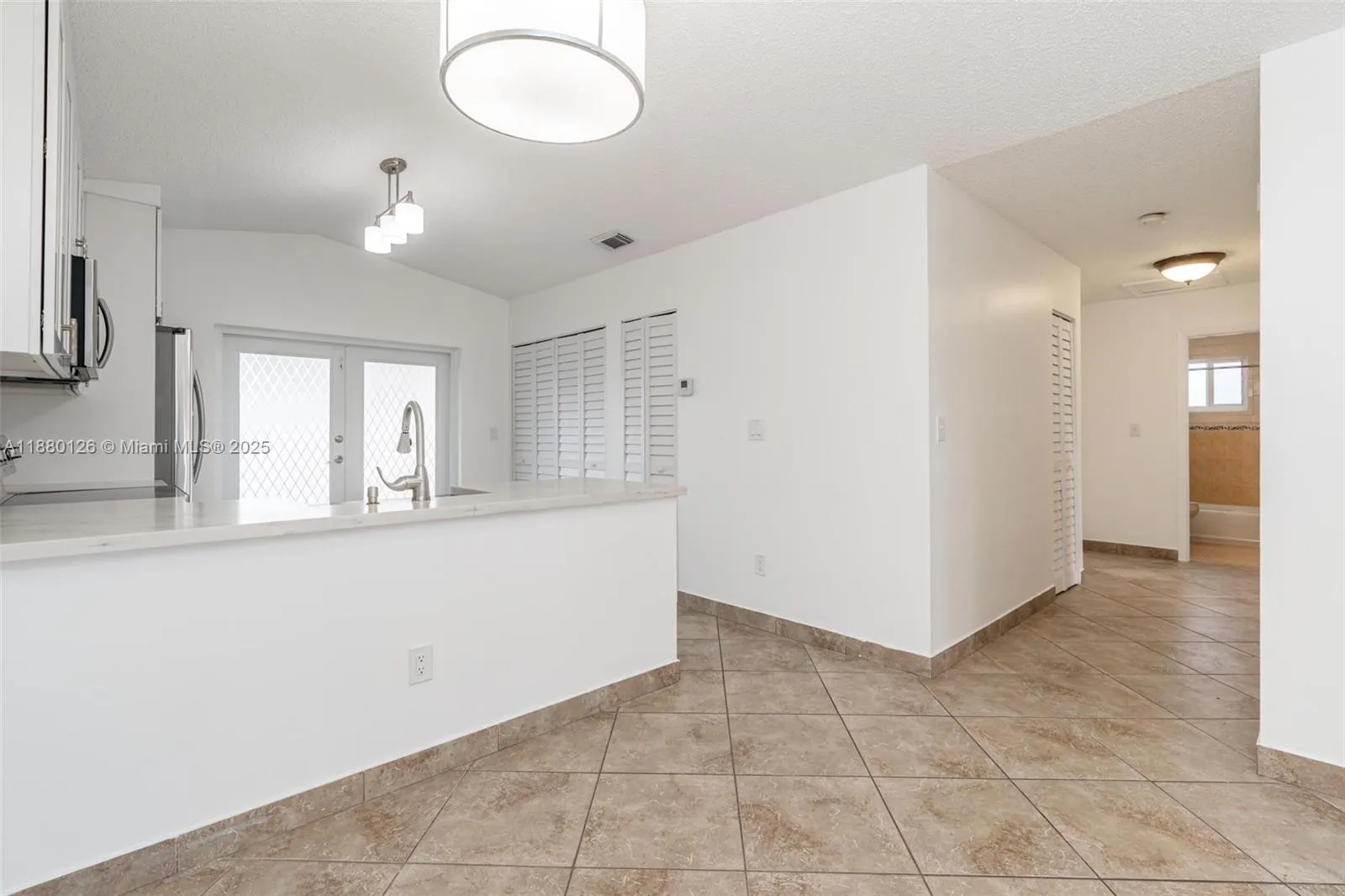 2236 W 74th Pl, #9C