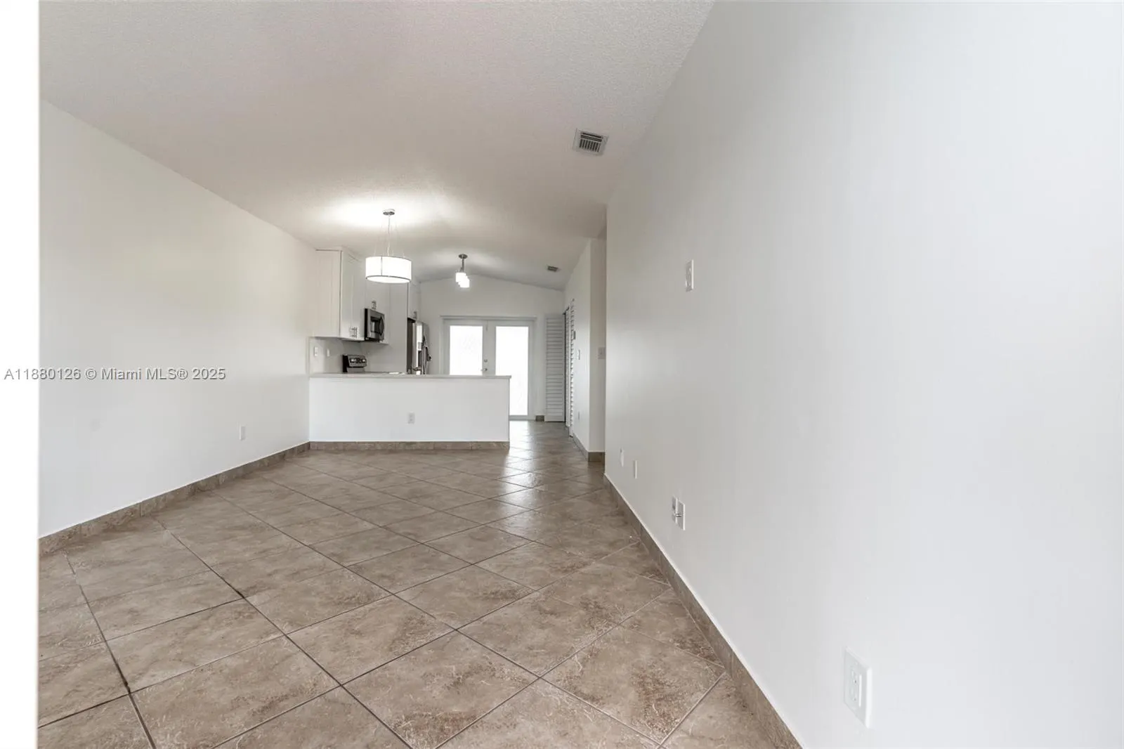 2236 W 74th Pl, #9C