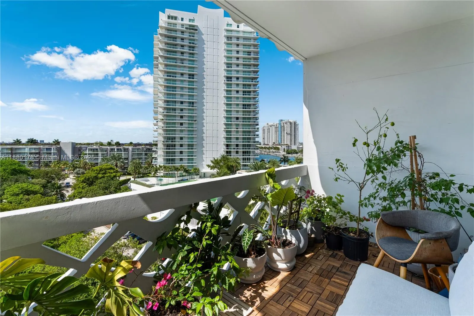 20 Island Ave, #702