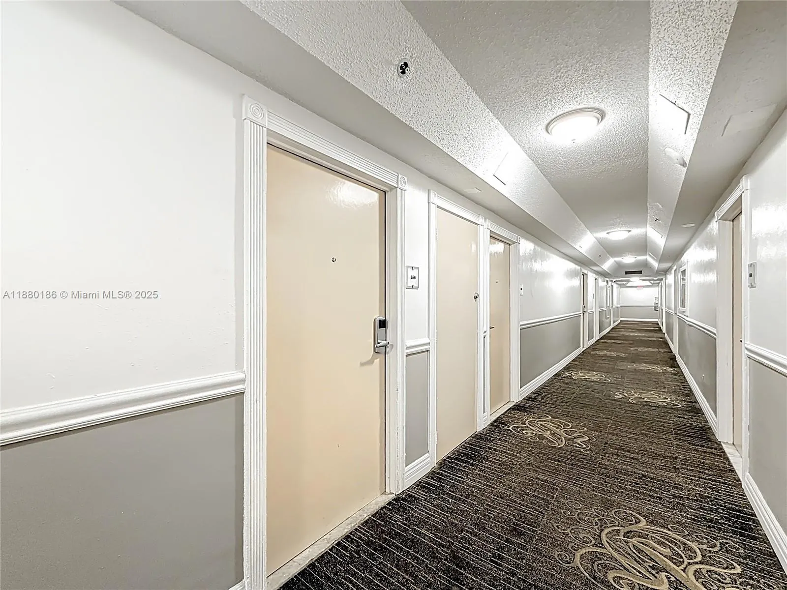 19201 Collins Ave, #636