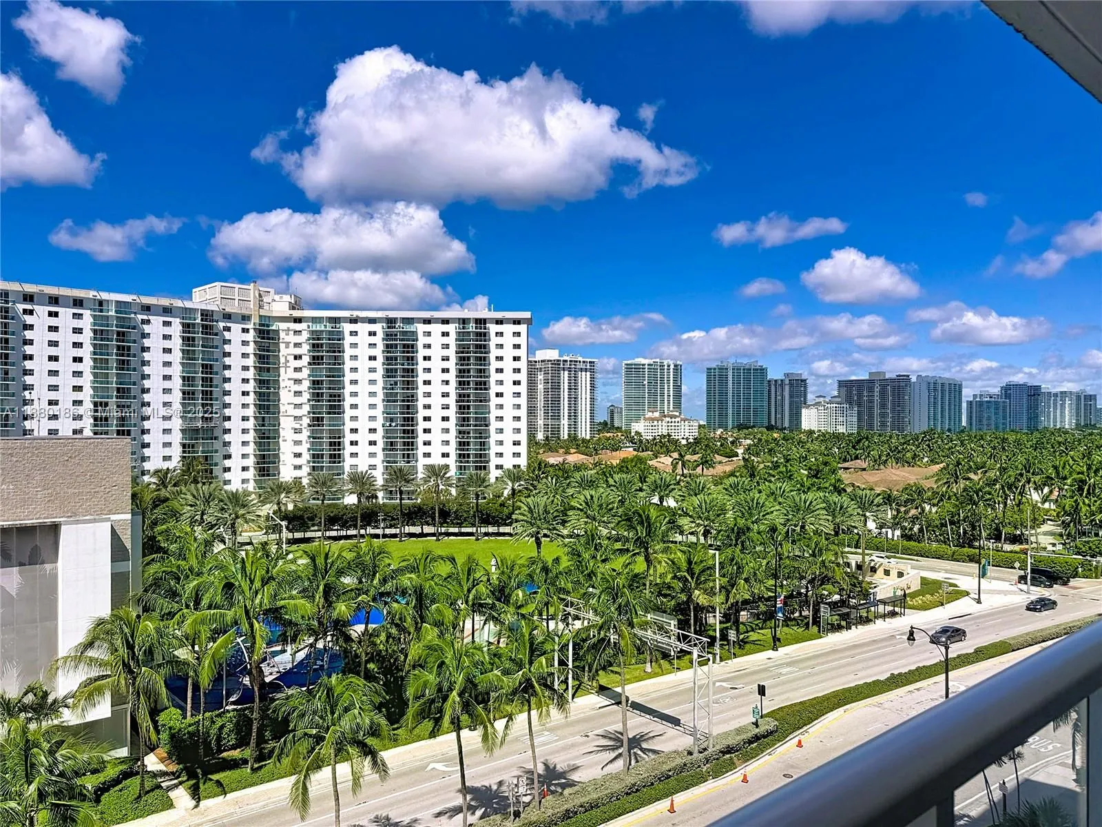 19201 Collins Ave, #636