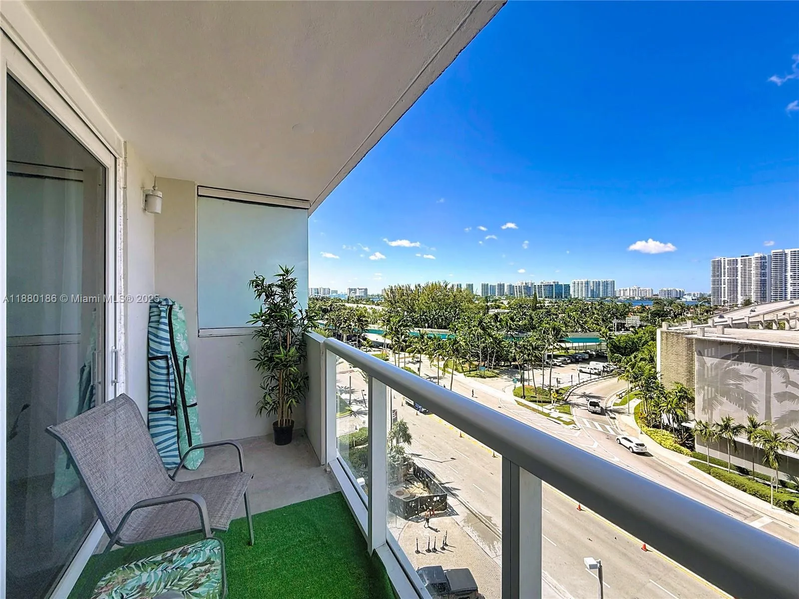 19201 Collins Ave, #636