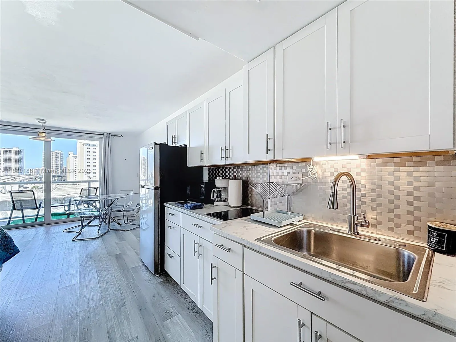 19201 Collins Ave, #636