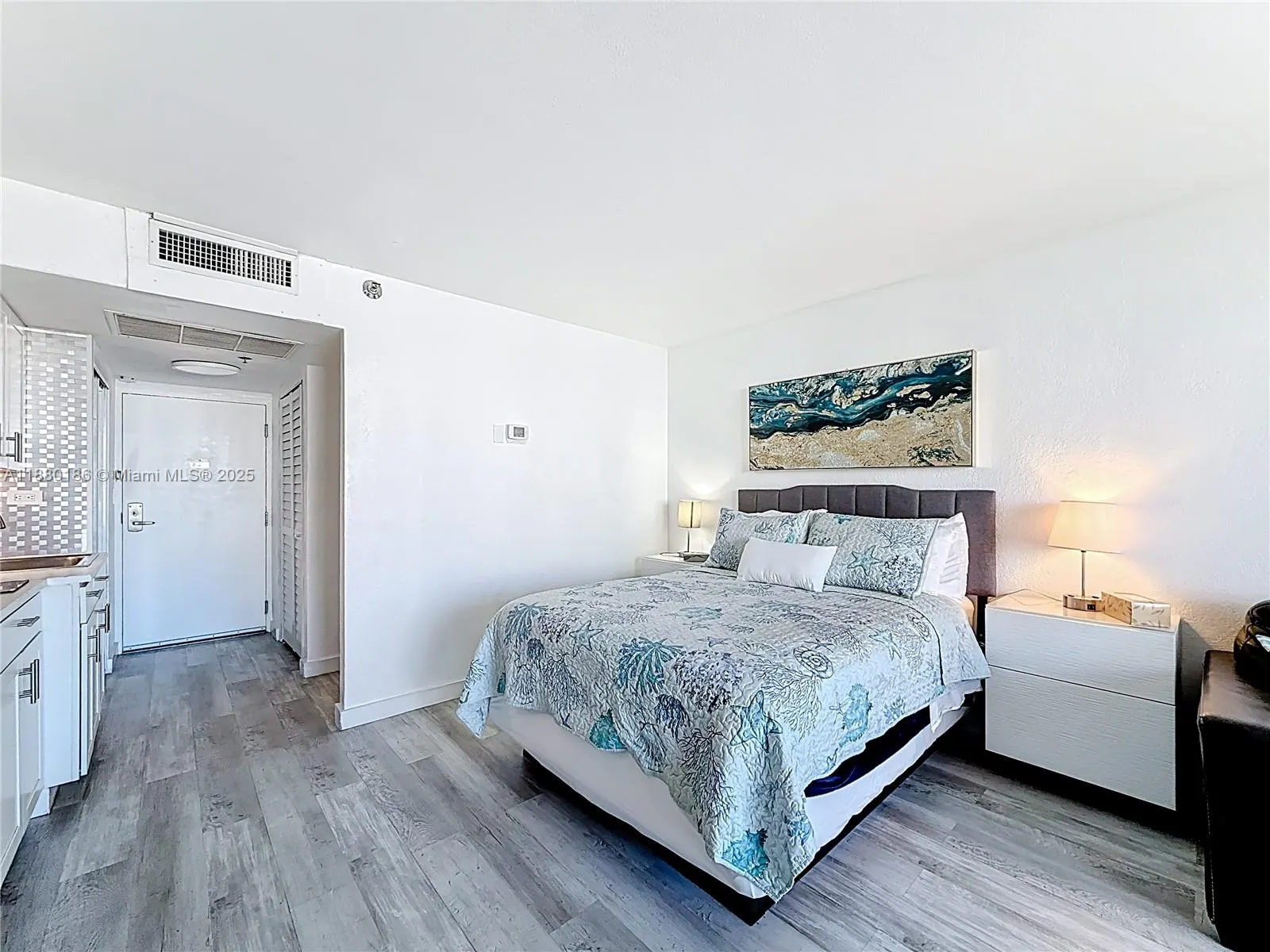 19201 Collins Ave, #636