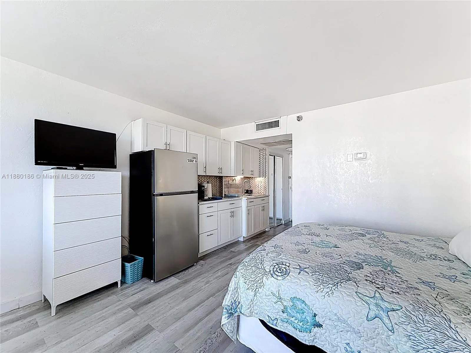 19201 Collins Ave, #636
