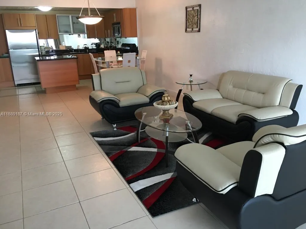 19390 Collins Ave, #1124