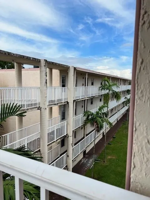 2800 NW 56th Ave, #H401