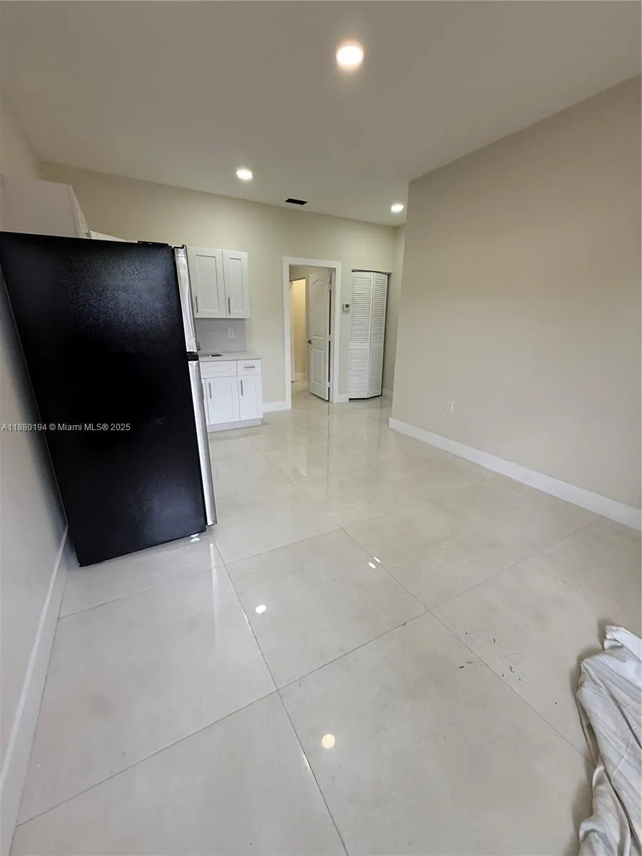 559 NW 2nd St, #1