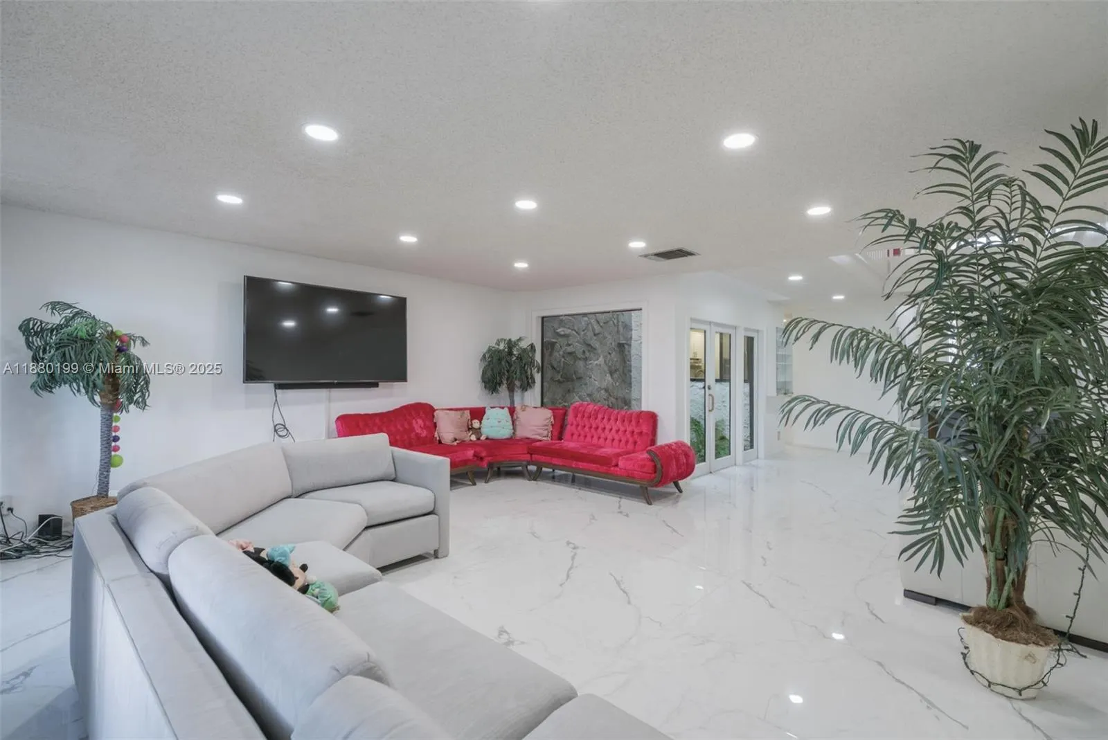 1800 Embassy Dr, #125