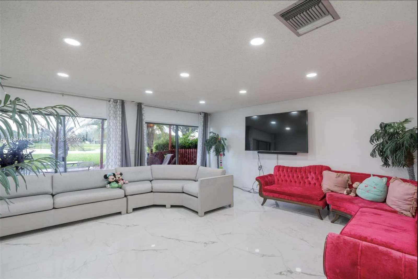1800 Embassy Dr, #125