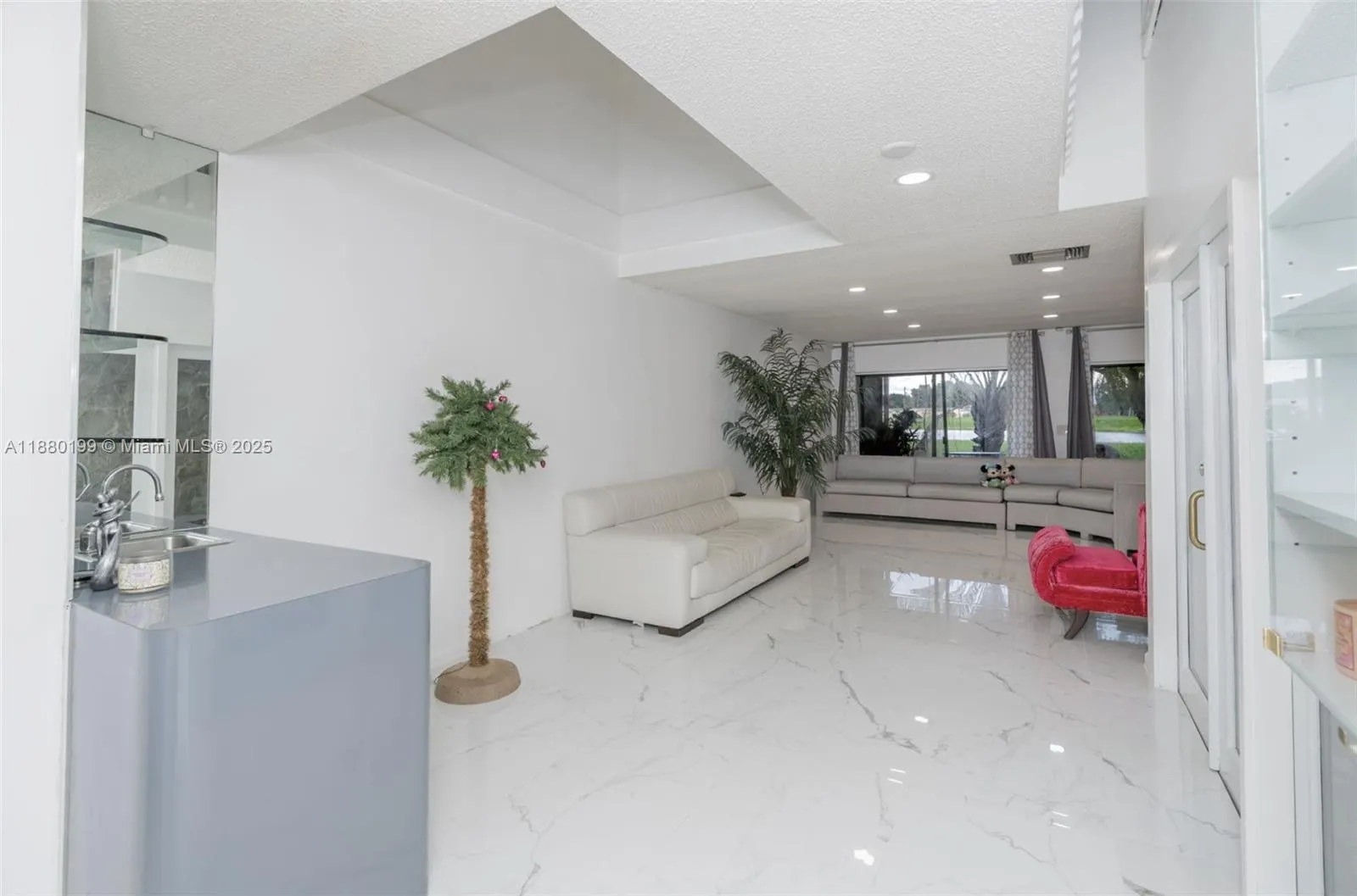 1800 Embassy Dr, #125