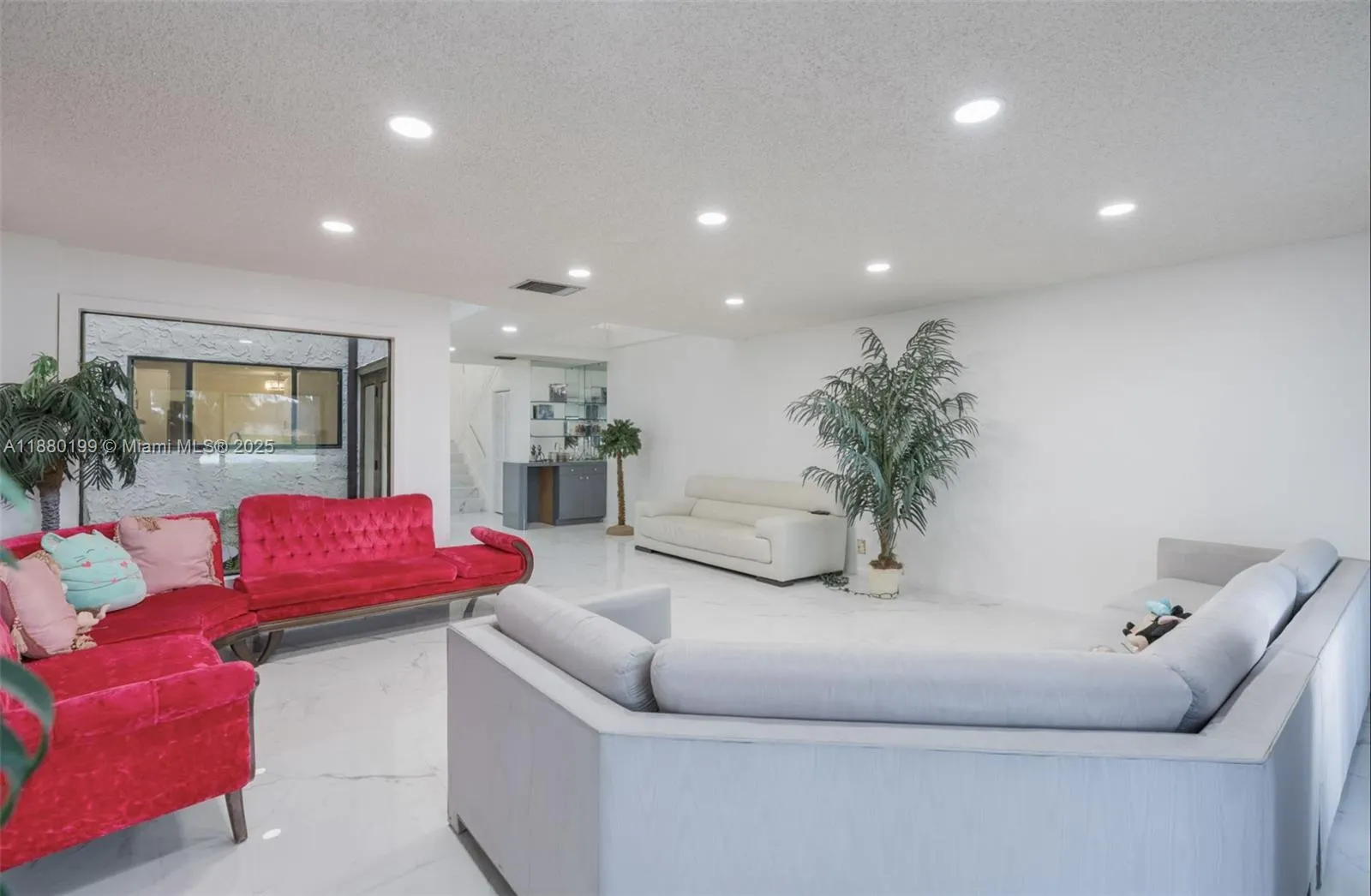 1800 Embassy Dr, #125