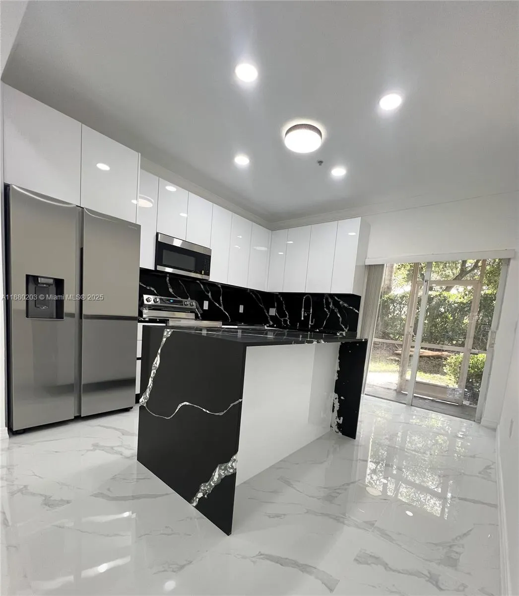 5600 NW 114th Pl, #103