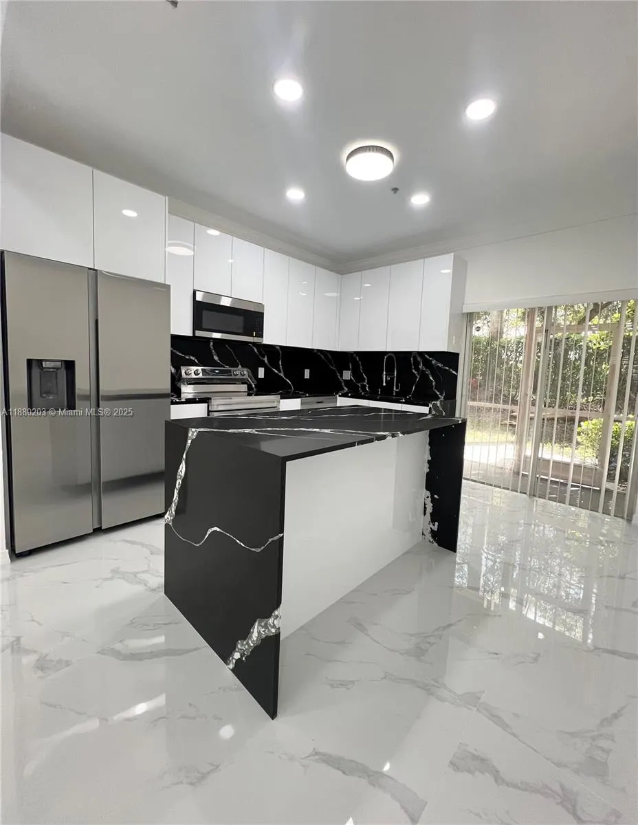 5600 NW 114th Pl, #103