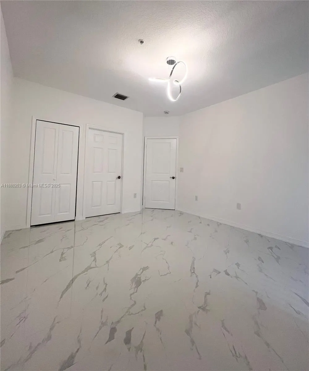 5600 NW 114th Pl, #103