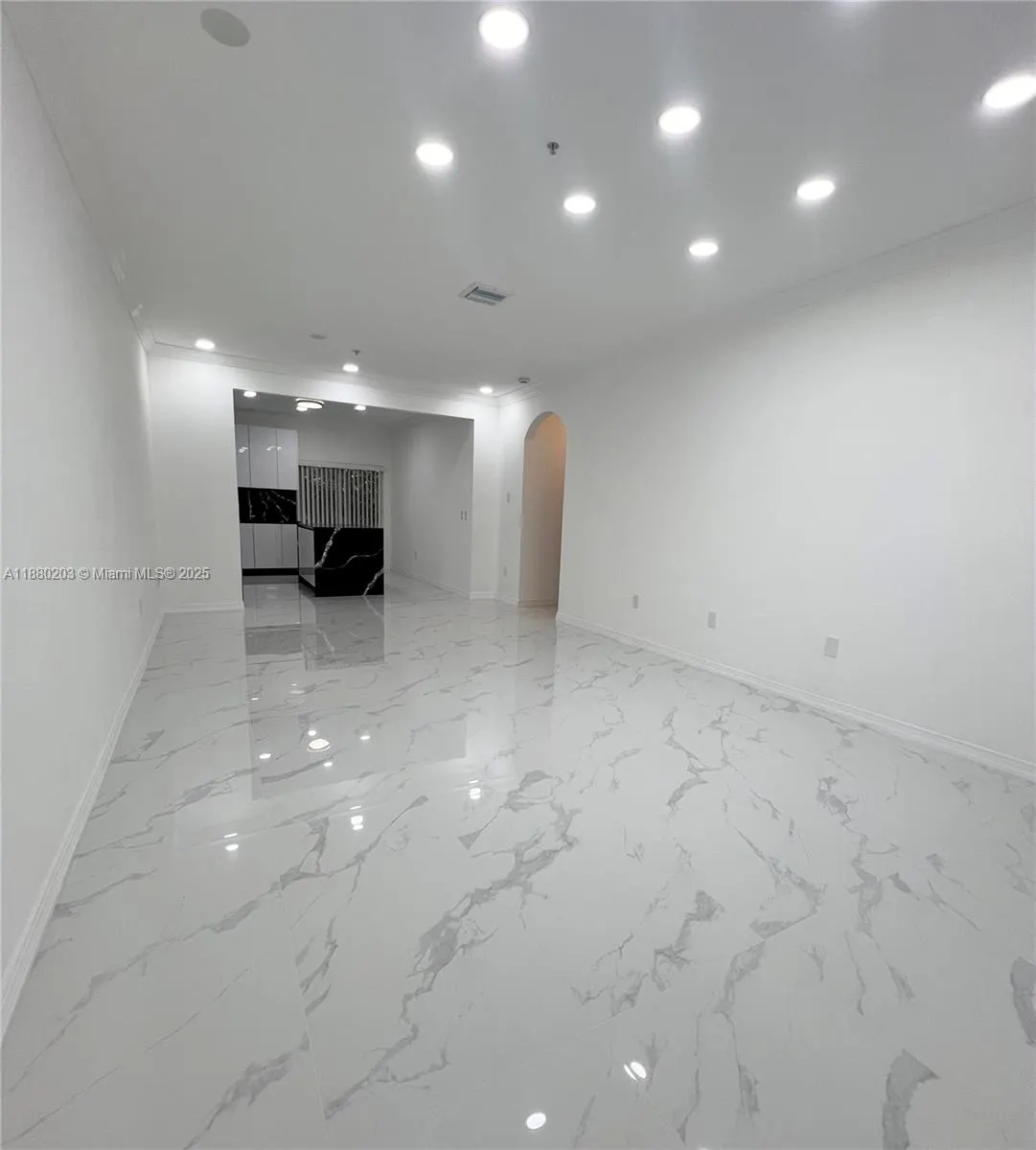 5600 NW 114th Pl, #103