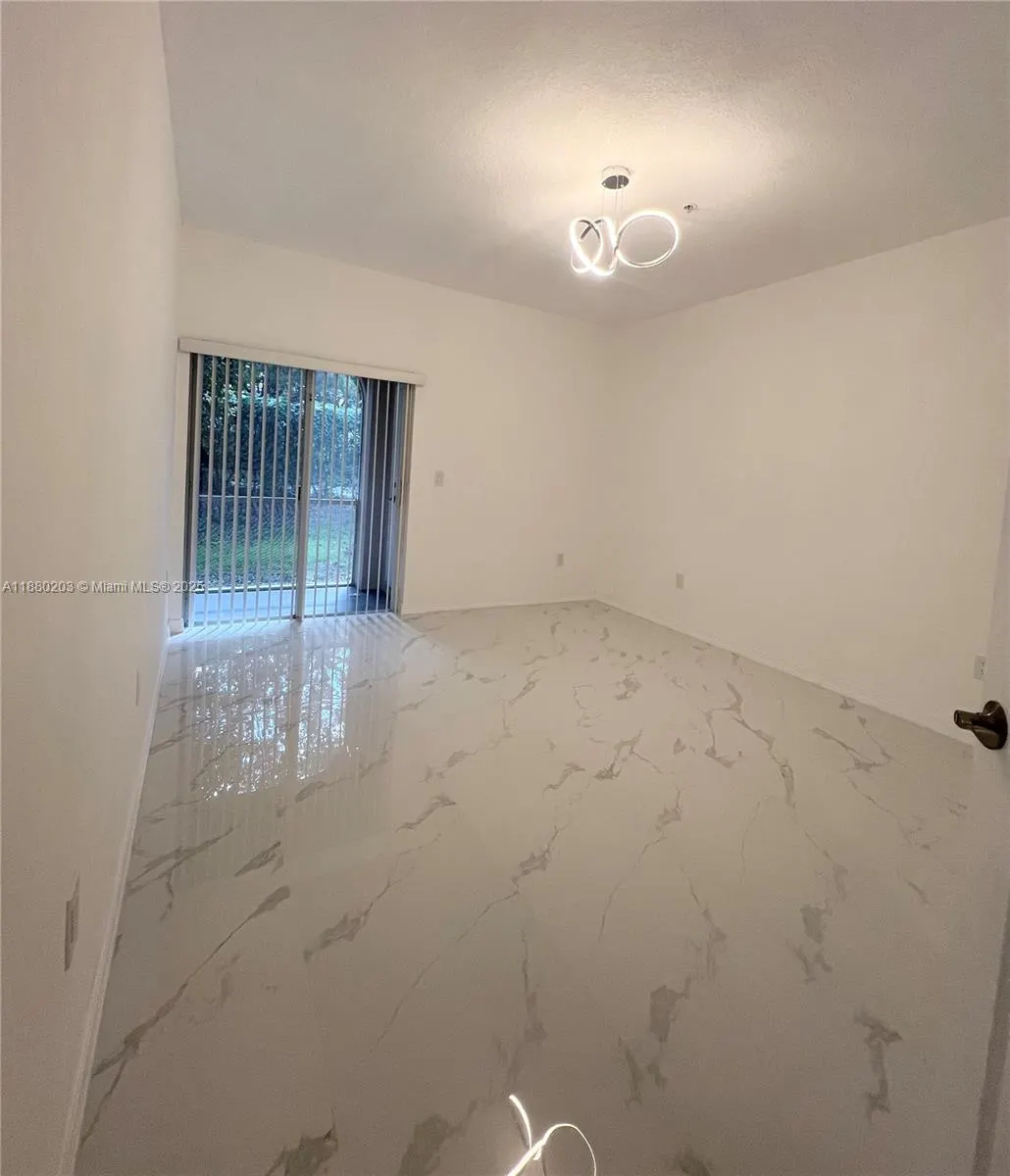 5600 NW 114th Pl, #103