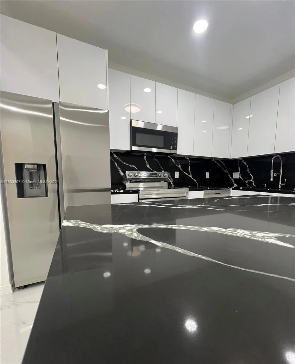 5600 NW 114th Pl, #103