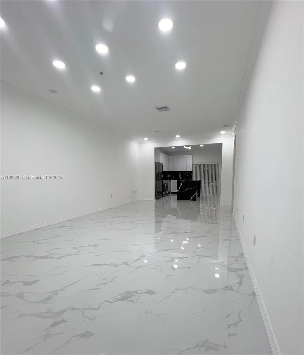 5600 NW 114th Pl, #103