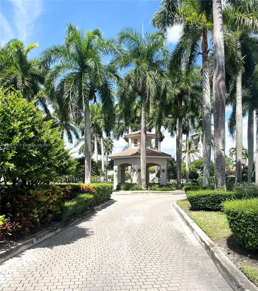 5600 NW 114th Pl, #103
