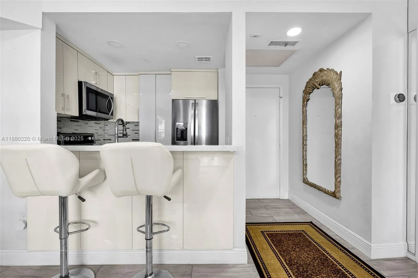 1460 Ocean Dr, #305