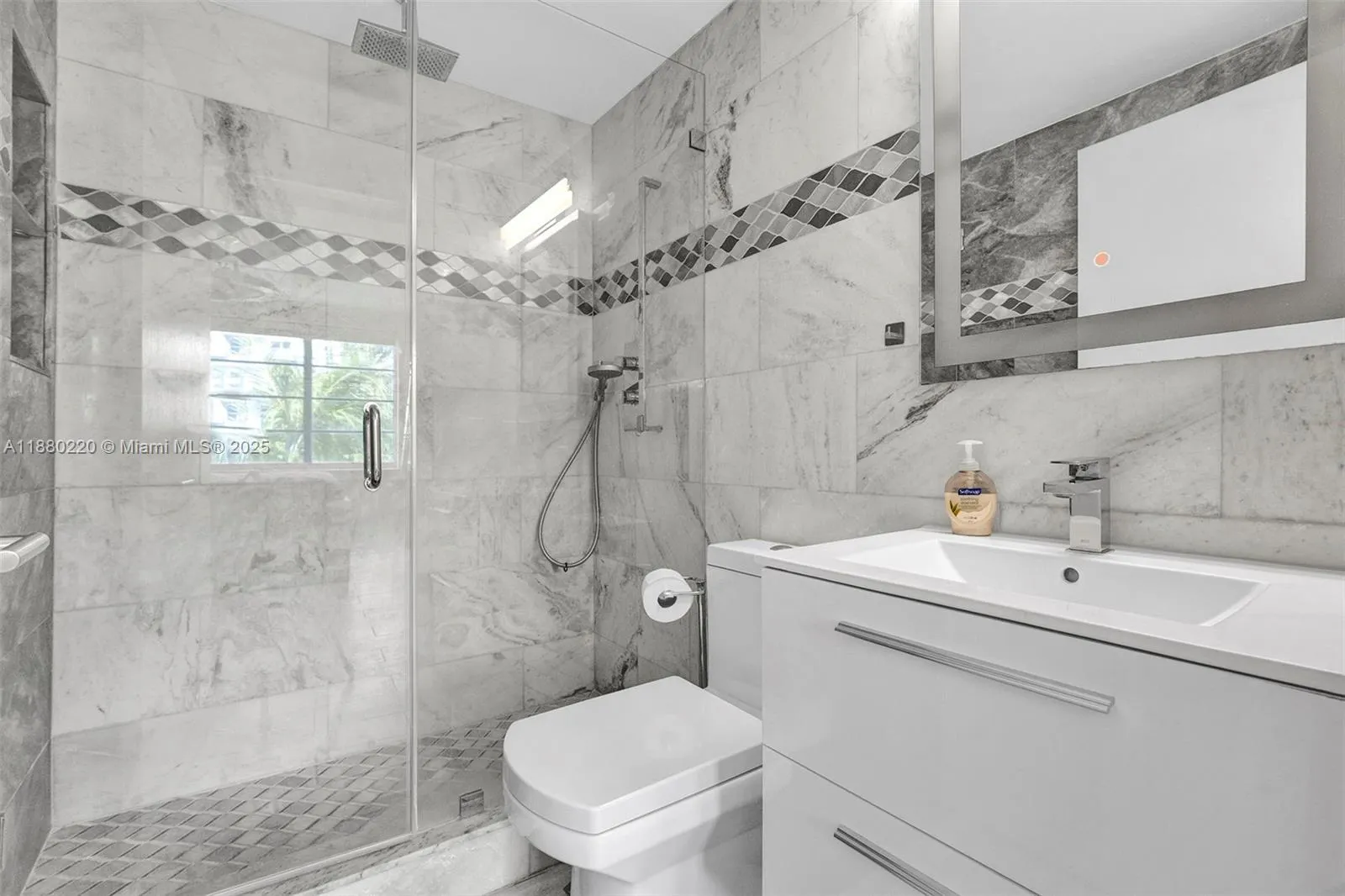 1460 Ocean Dr, #305