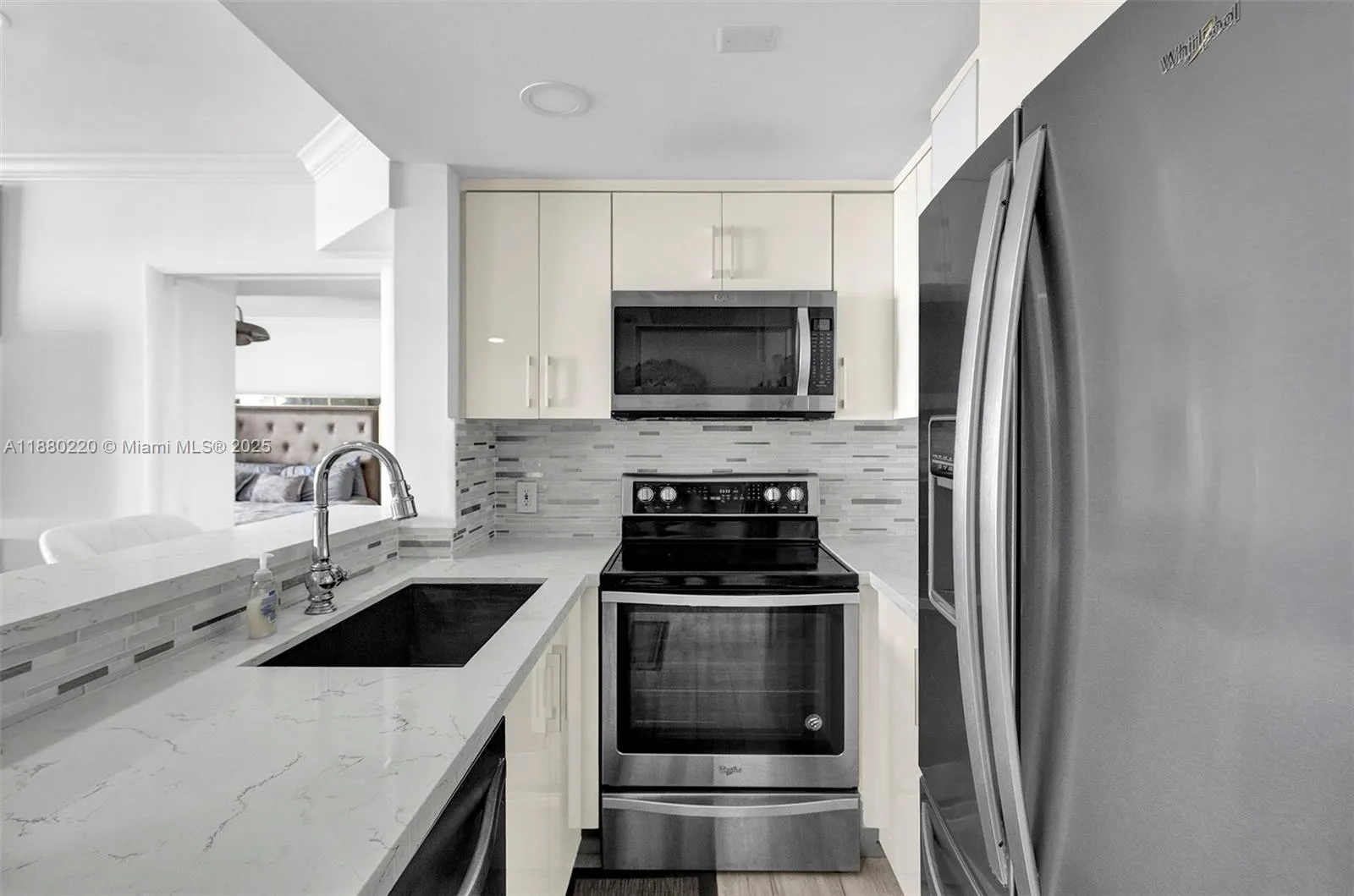 1460 Ocean Dr, #305