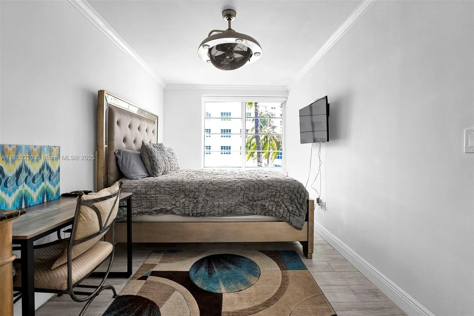 1460 Ocean Dr, #305
