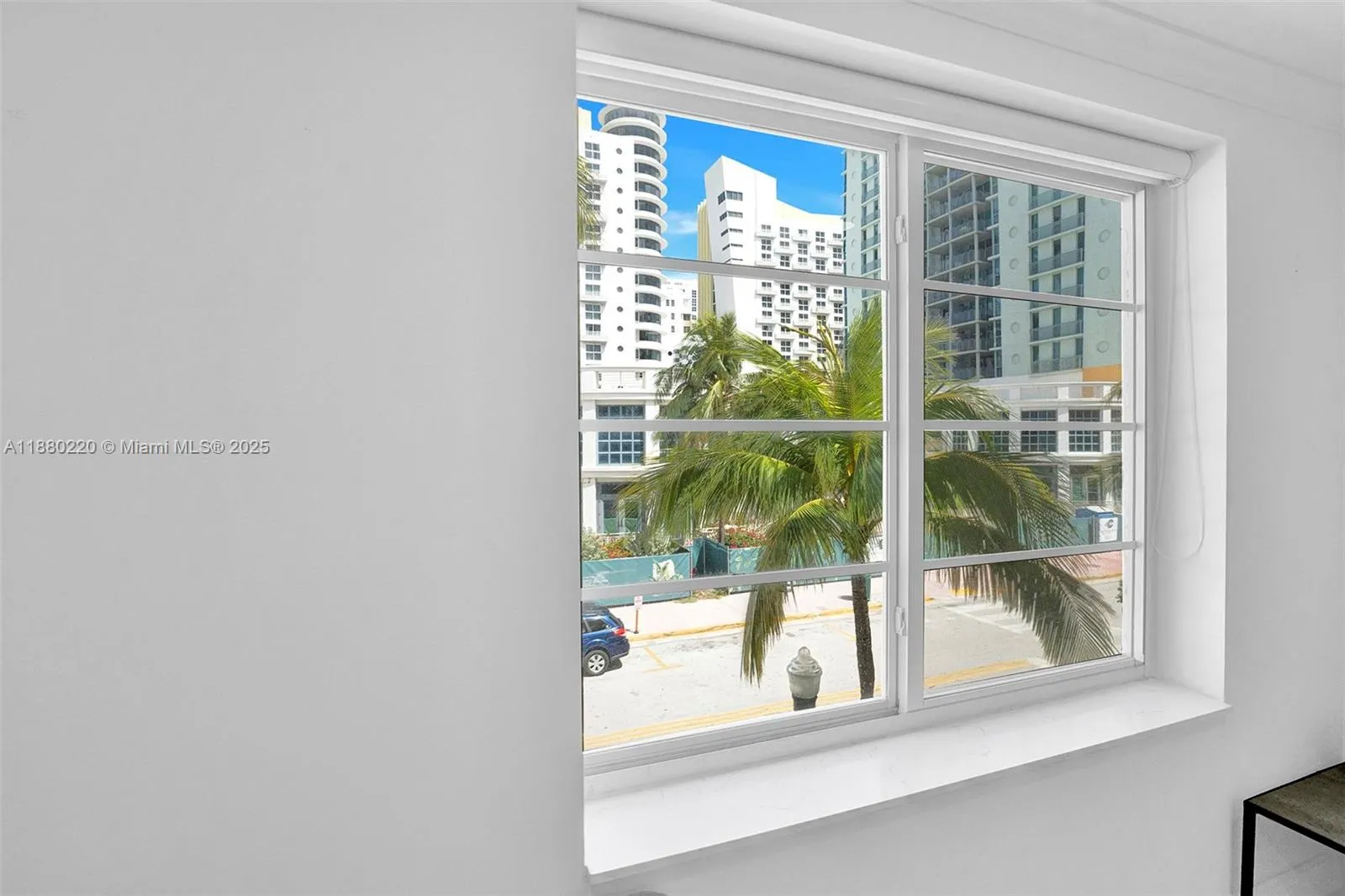 1460 Ocean Dr, #305