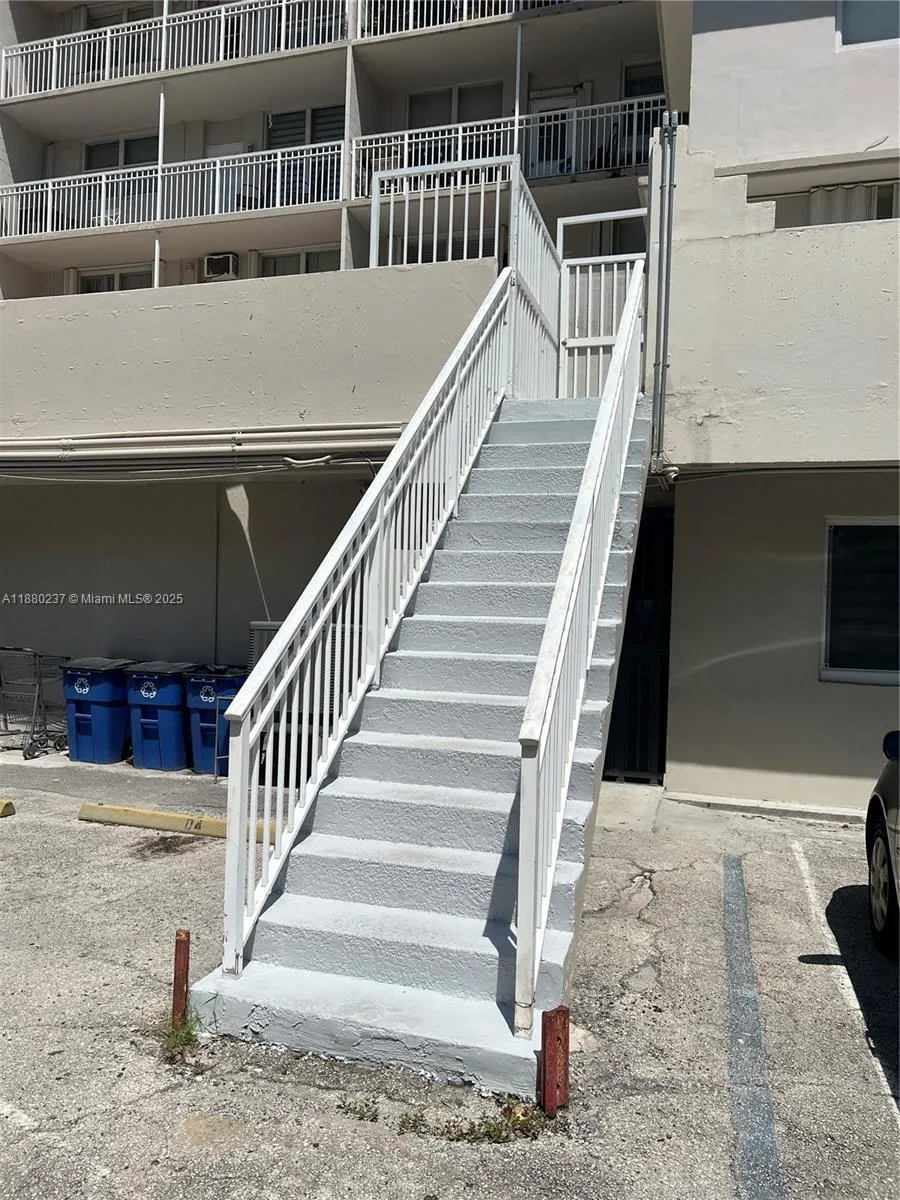 1300 Lincoln Rd, #C403
